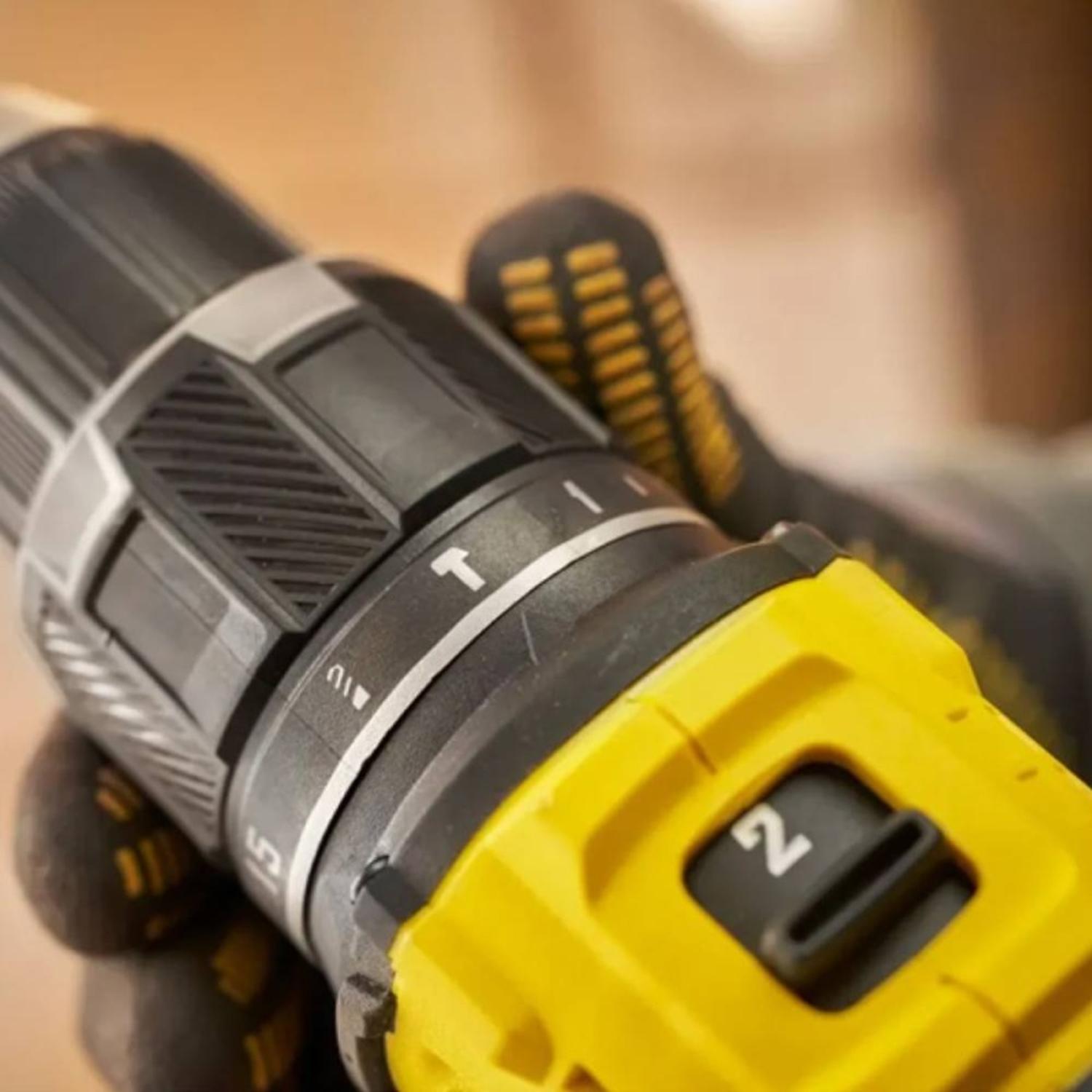 TALADRO PERCUTOR 1/2' 20V BRUSHLESS INC 2BAT Y CARG SBD716D2T + SET DE PIEZAS X 100 PZ STANLEY STA72 - 6