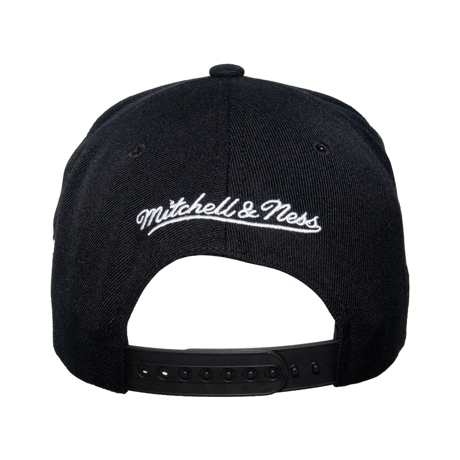 GORRA MITCHELL Y NESS NBA CHICAGO BULLS - 4