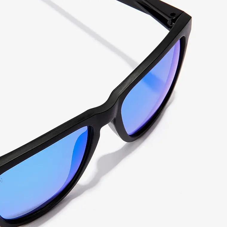 LENTES DE SOL HAWKERS ONE RAW HONR22BLT0 NEGRO CELESTE ESPEJADO TALLA 54MM - LOAIZAR.PE - 6