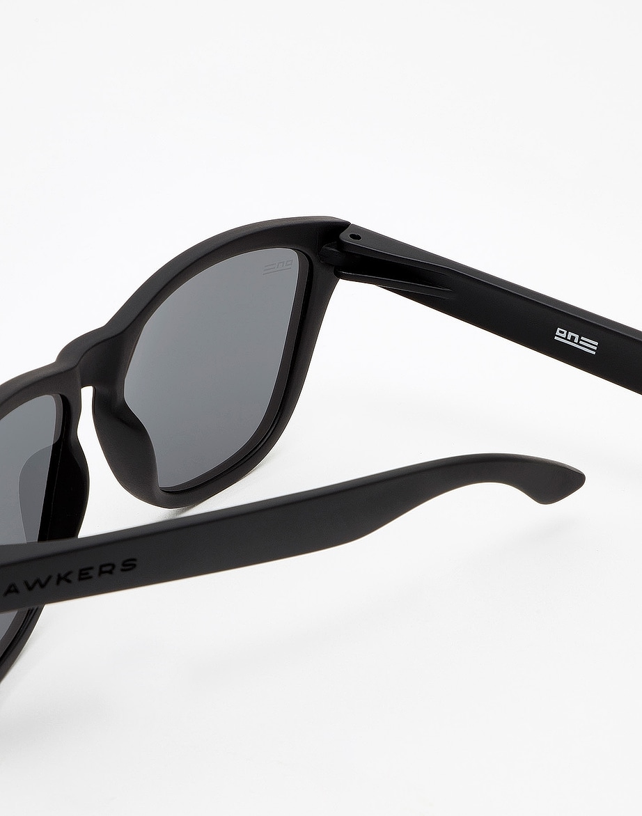 LENTES DE SOL HAWKERS ONE O18TR50 NEGRO MATE GRIS ESPEJADO TALLA 54MM - LOAIZAR.PE - 4
