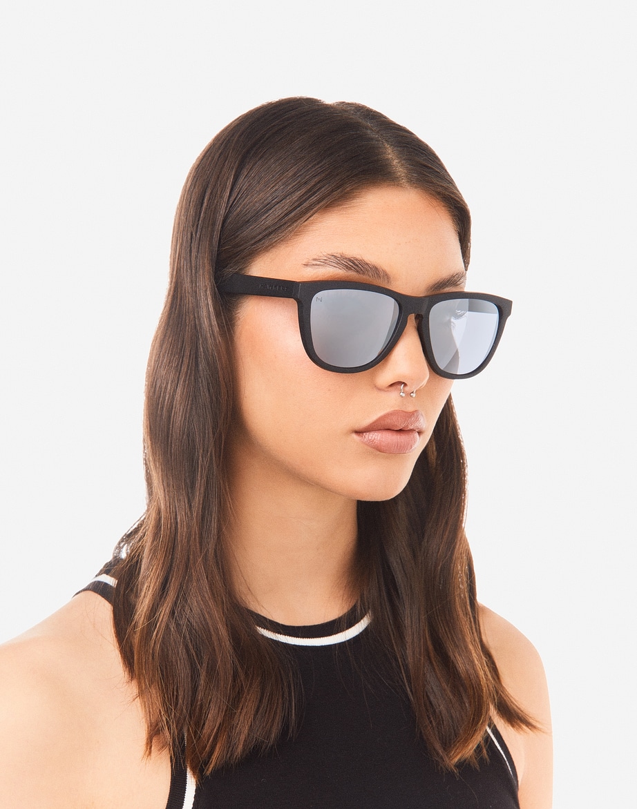 LENTES DE SOL HAWKERS ONE O18TR50 NEGRO MATE GRIS ESPEJADO TALLA 54MM - LOAIZAR.PE - 6
