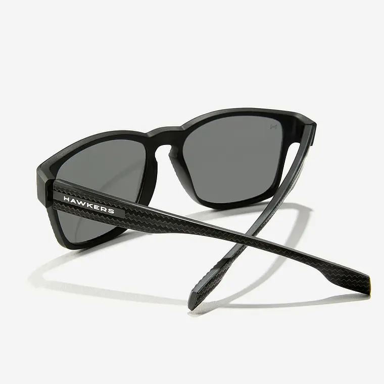 LENTES DE SOL POLARIZADO HAWKERS CORE RAW CARBON FIBER BLACK DARK HCRA25NBTP - TALLA 56MM - LOAIZAR.PE - 6