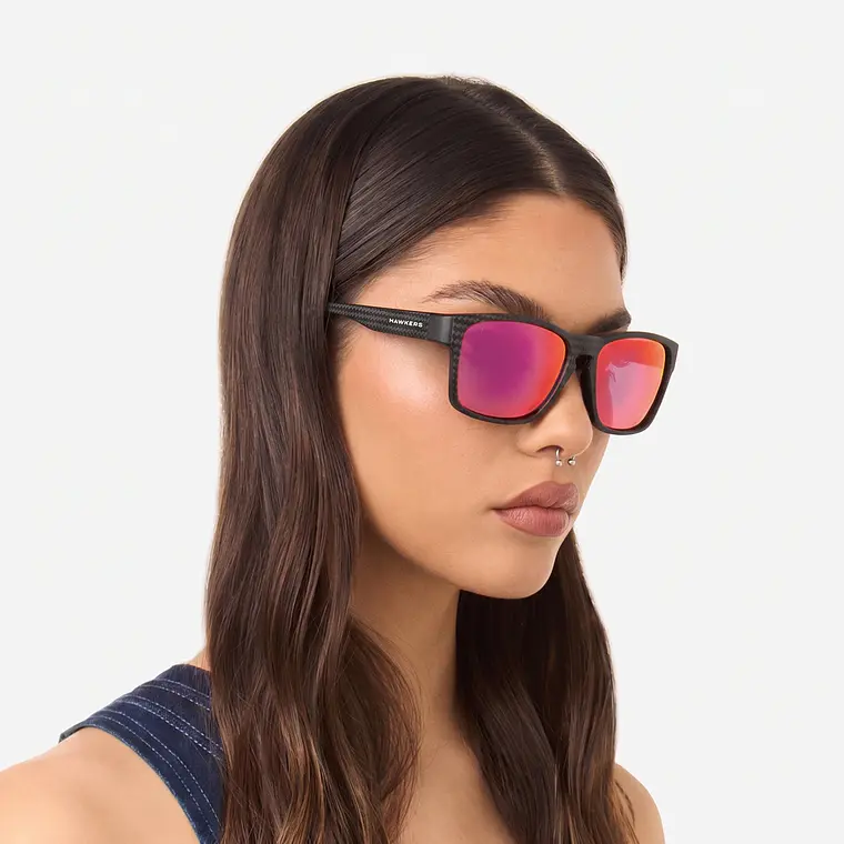 LENTES DE SOL POLARIZADO HAWKERS CORE RAW CARBON FIBER BLACK RUBY HCRA25NRTP -TALLA 56MM - LOAIZAR.PE - 3