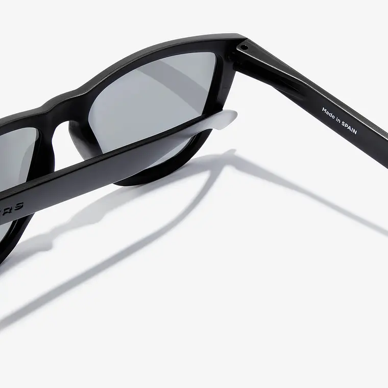 LENTES DE SOL POLARIZADO HAWKERS ONE RAW BLACK CHROME HONR21BSTP - TALLA 54MM - LOAIZAR.PE - 6