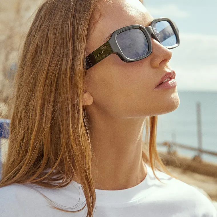 LENTES DE SOL HAWKERS AZURE NEGRO BLUEBERRY HAZU26BLT0 - TALLA 52MM - LOAIZAR.PE - 2