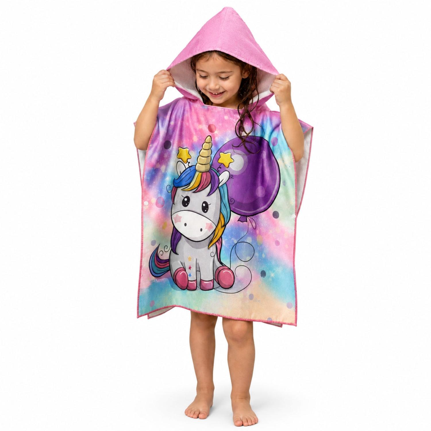 TOALLA DE BAÑO TIPO CAPA CON CAPUCHA CON BROCHES LATERALES DISEÑO UNICORNIO - 1