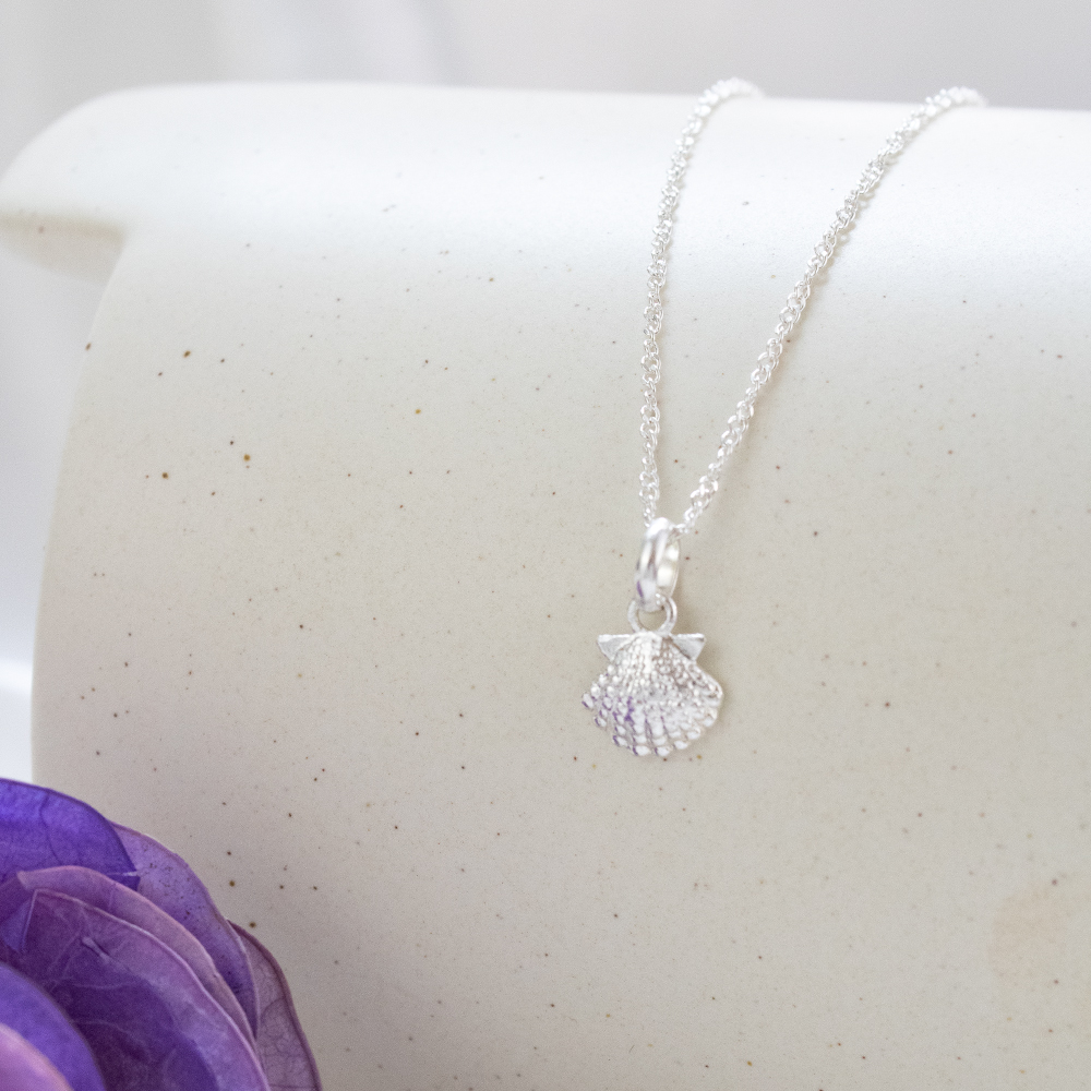 COLLAR SHELL PLATEADO PLATA - 2