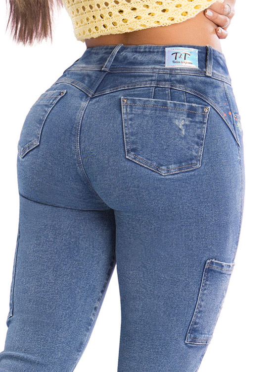 JEANS MUJER T&T JEANS AZUL CLARO KUZCO TOBILLERO MOM KUSCO AZULES COLOMBIANOS CON EFECTO ARTÍSTICO Y 5 BOTONES - 4