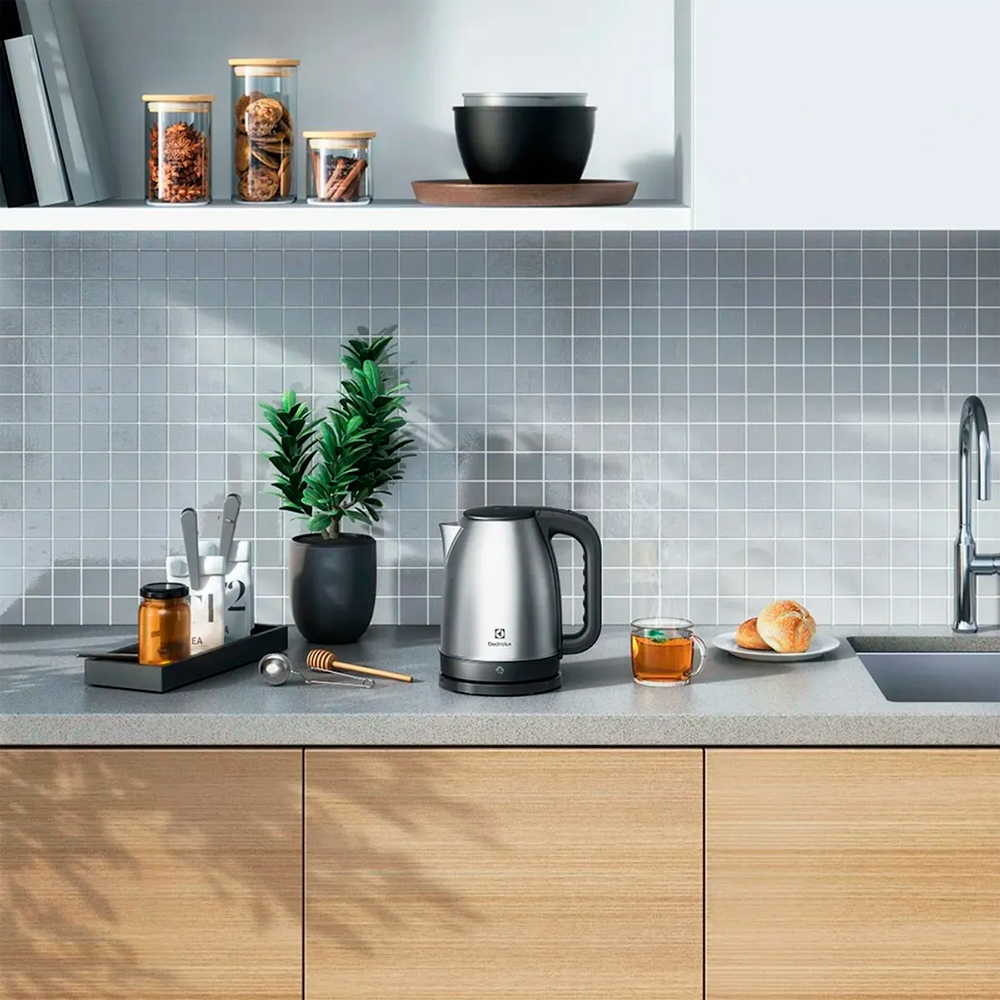 HERVIDOR ELÉCTRICO ELECTROLUX EEK10 1.8 LT. ACERO - 5