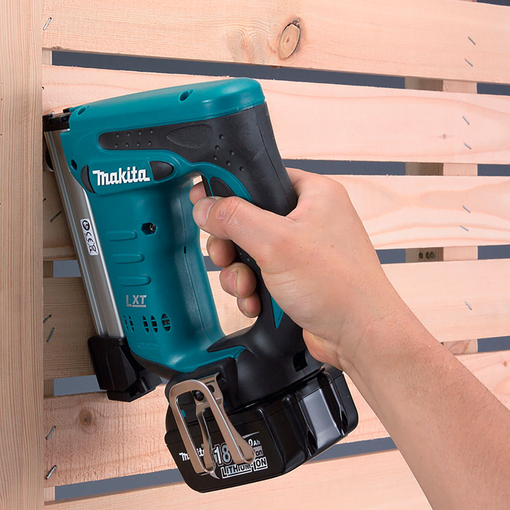 ENGRAPADORA MAKITA LXT 18V 98 GRAPAS DST221Z SIN BATERIAS - 5