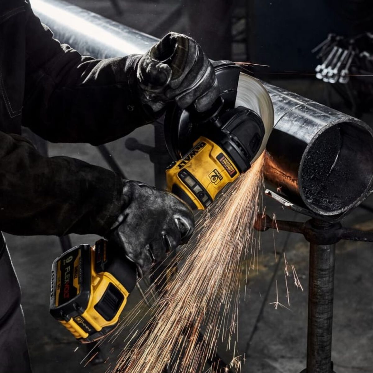 AMOLADORA FLEXVOLT XR 7' 60V BL BARETOOL DEWALT DCG440B-B2 - 5