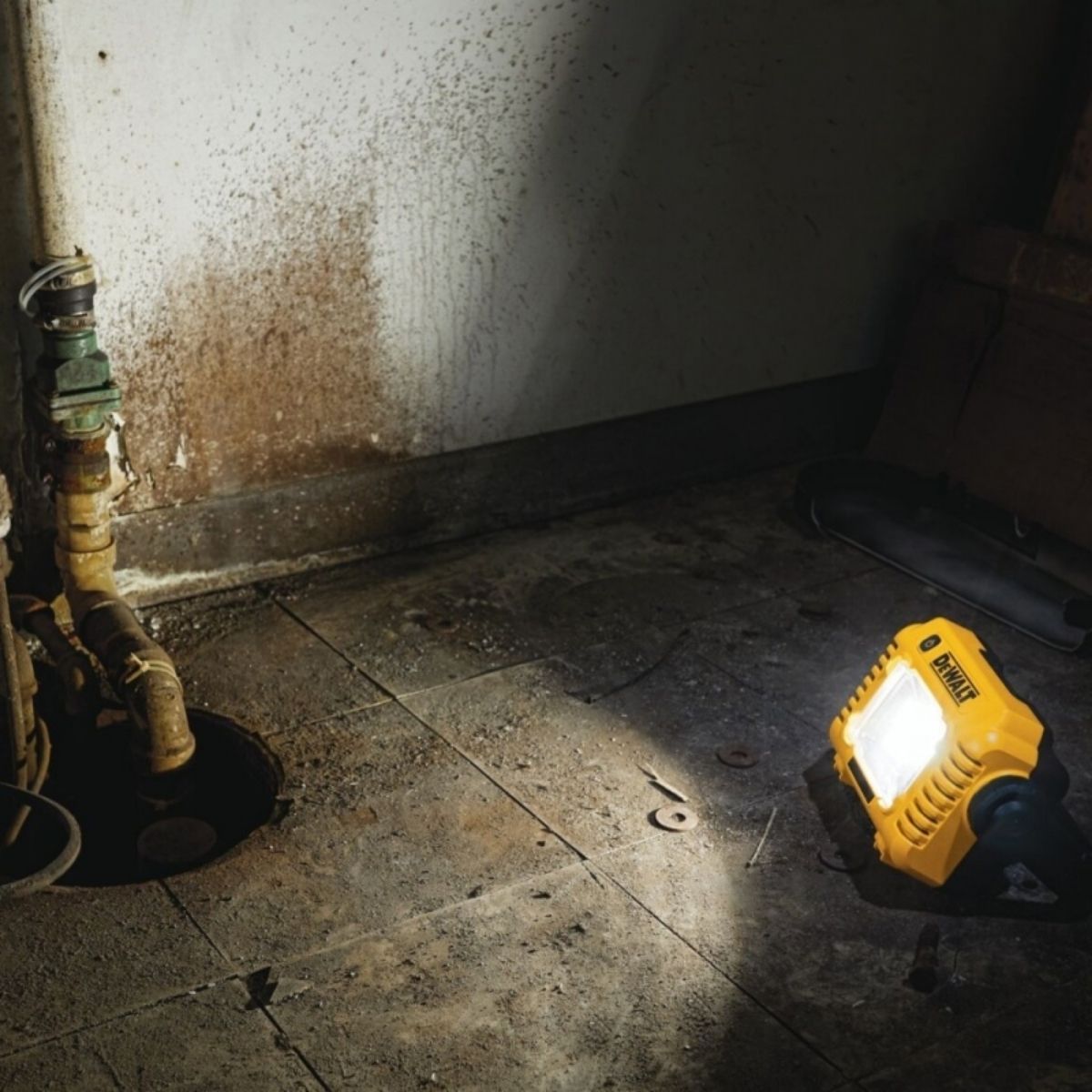 LINTERNA DE TRABAJO LED 12V 20V 360 2000LM SB DEWALT DCL077B - 5