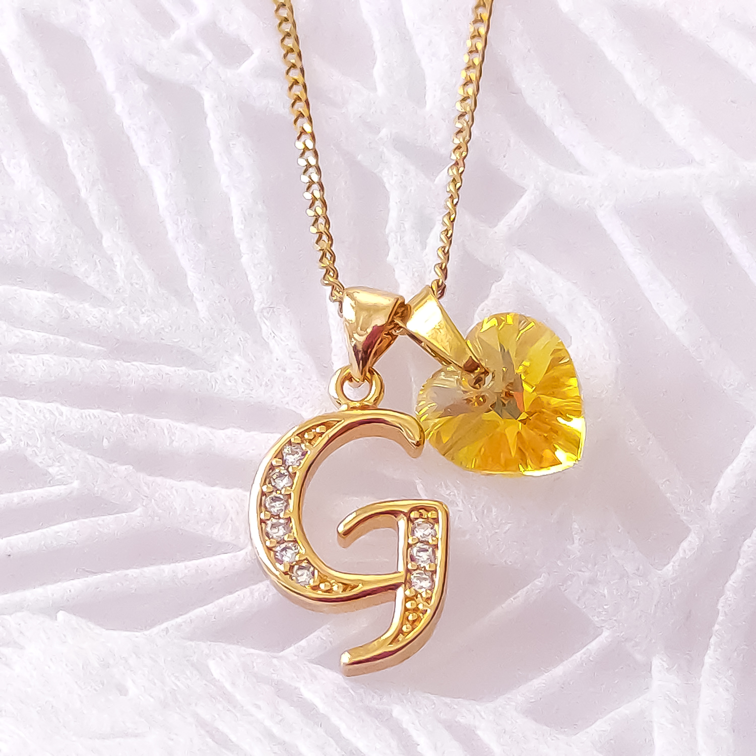Collar Dorado Inicial G para Mujer con Corazón de Cristal Amarillo - Regalo Ideal para Enamorar - 1