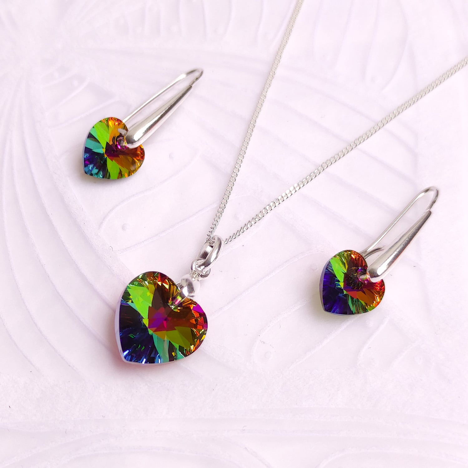 COLLAR Y ARETES DE PLATA DIJE CRISTAL CORAZÓN VERDE TORNASOL - 1