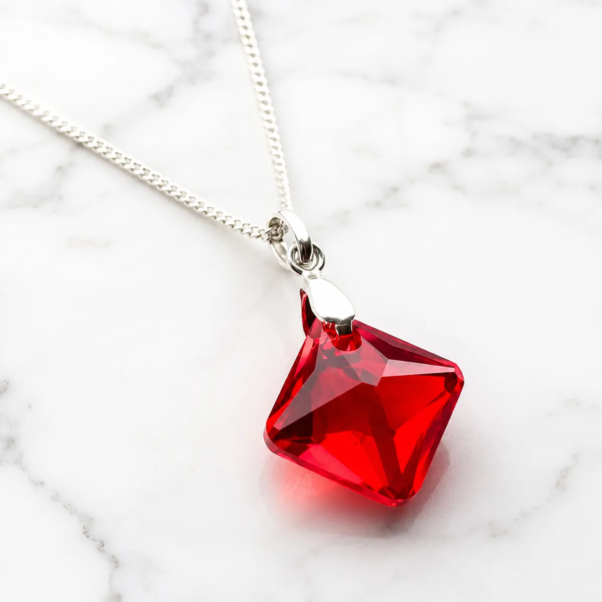 Collar de Plata 925 con Dije Rombo Rojo - Cadena Fina y Elegante - Regalo Especial para Enamorar - 1