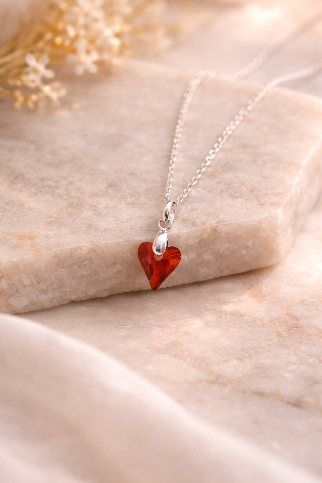 COLLAR DE PLATA 925 PARA MUJER CON DIJE DISEÑO CORAZÓN DE CRISTAL COLOR BURDEO - REGALO ELEGANTE Y ROMÁNTICO PARA MUJER - 1