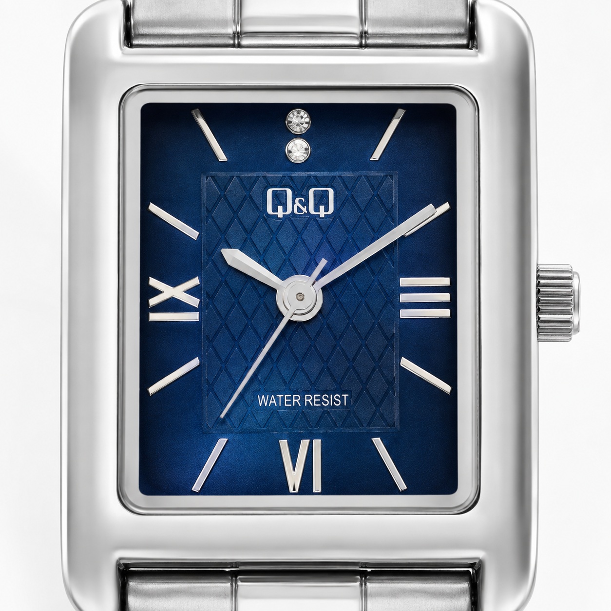 RELOJ Q&Q MODELO C69A-004PY PARA MUJER PLATEADO CON ESFERA AZUL RECTANGULAR Y BRAZALETE METÁLICO - 4