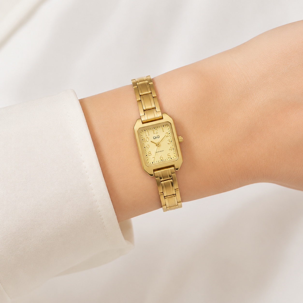 RELOJ QYQ MODELO C76A-008PY PARA MUJER COLOR DORADO DISEÑO RECTANGULAR ANALÓGICO CON BRAZALETE DE ACERO INOXIDABLE - 2