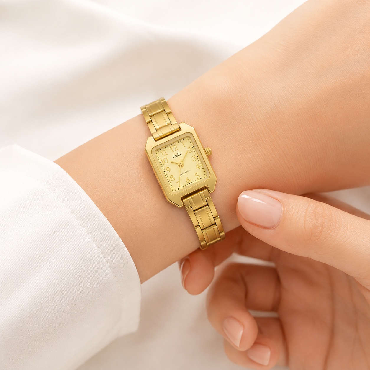 RELOJ QYQ MODELO C76A-008PY PARA MUJER COLOR DORADO DISEÑO RECTANGULAR ANALÓGICO CON BRAZALETE DE ACERO INOXIDABLE - 3