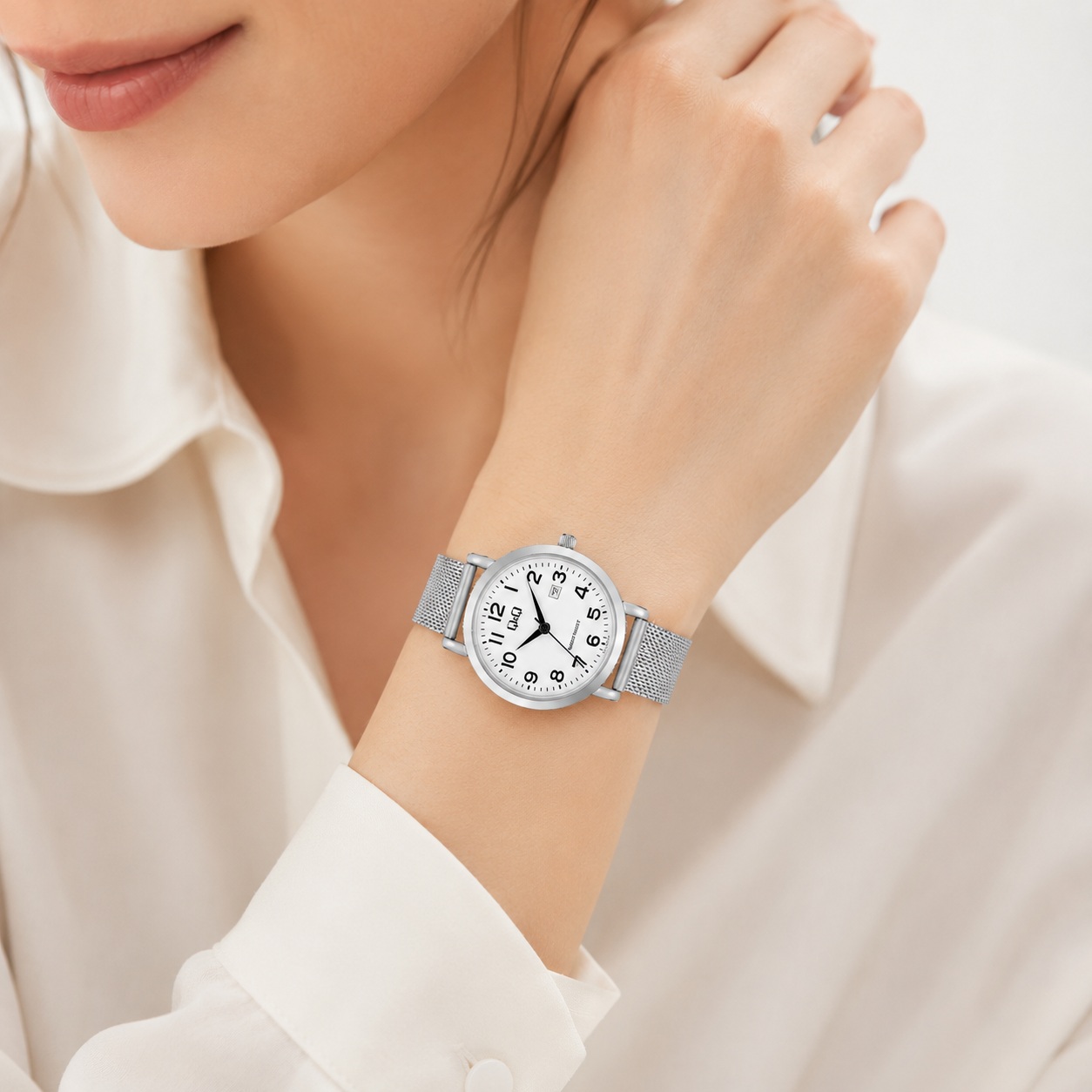 RELOJ Q&Q A47A-001PY PARA MUJER PLATEADO CON MALLA METÁLICA ESFERA BLANCA Y FECHERO 3 ATM - 2