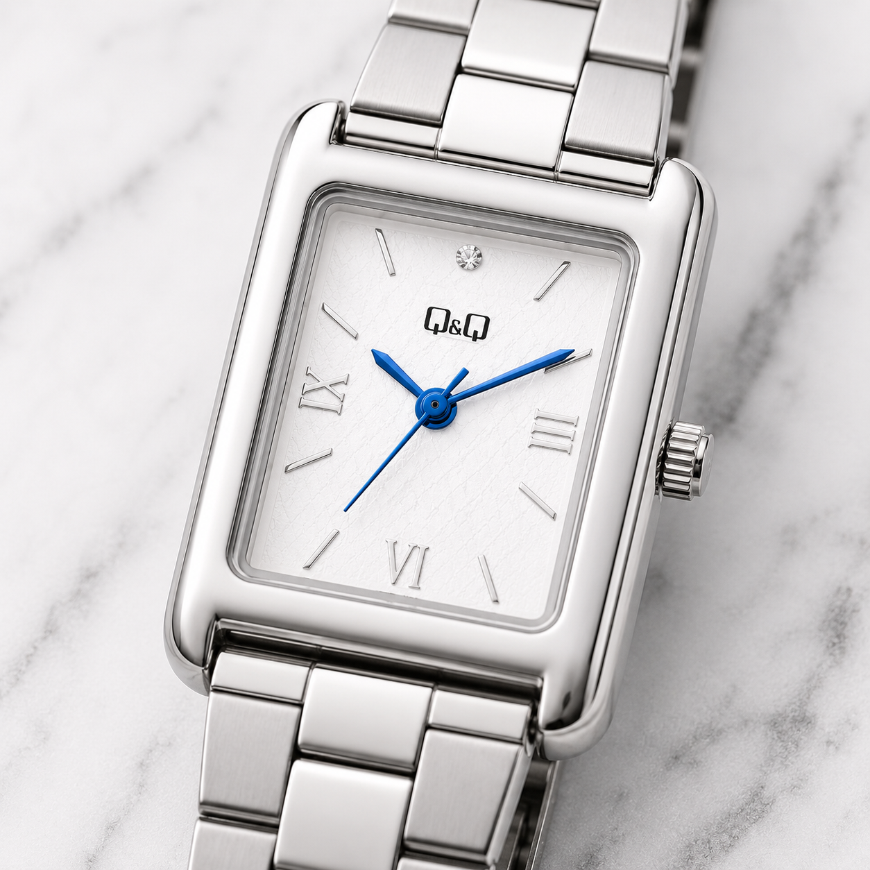RELOJ QYQ DE ACERO INOXIDABLE PLATEADO DISEÑO RECTANGULAR MODELO C69A-001PY REGALO ELEGANTE PARA MUJER - 2