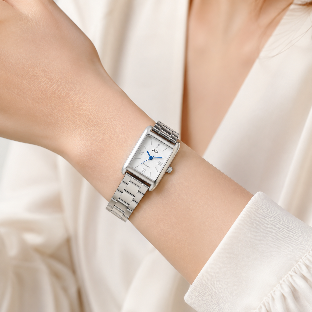 RELOJ QYQ DE ACERO INOXIDABLE PLATEADO DISEÑO RECTANGULAR MODELO C69A-001PY REGALO ELEGANTE PARA MUJER - 3