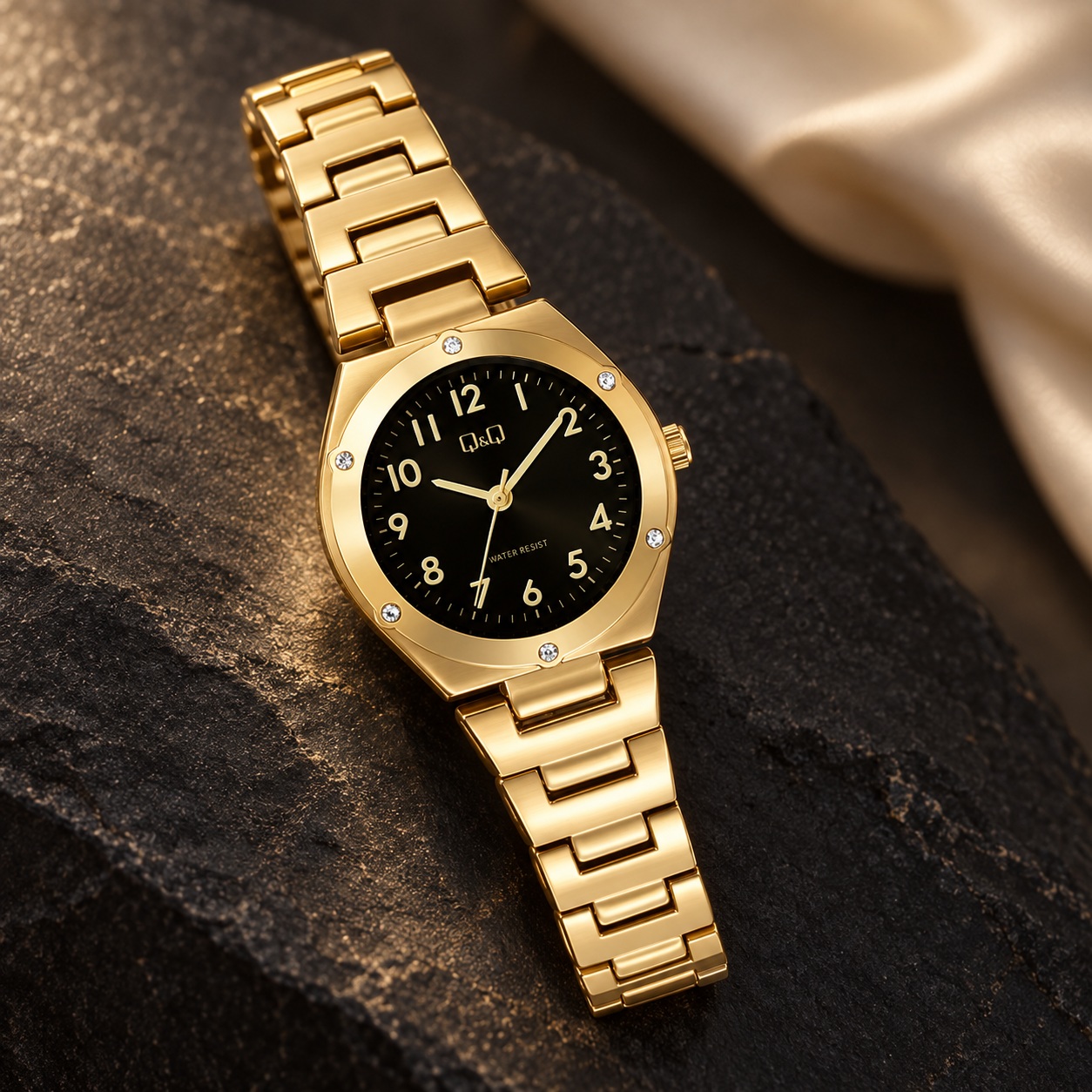 RELOJ QYQ F19A-004PY PARA MUJER DORADO ESFERA NEGRA BRAZALETE METÁLICO 28 MM 3 BAR - 5