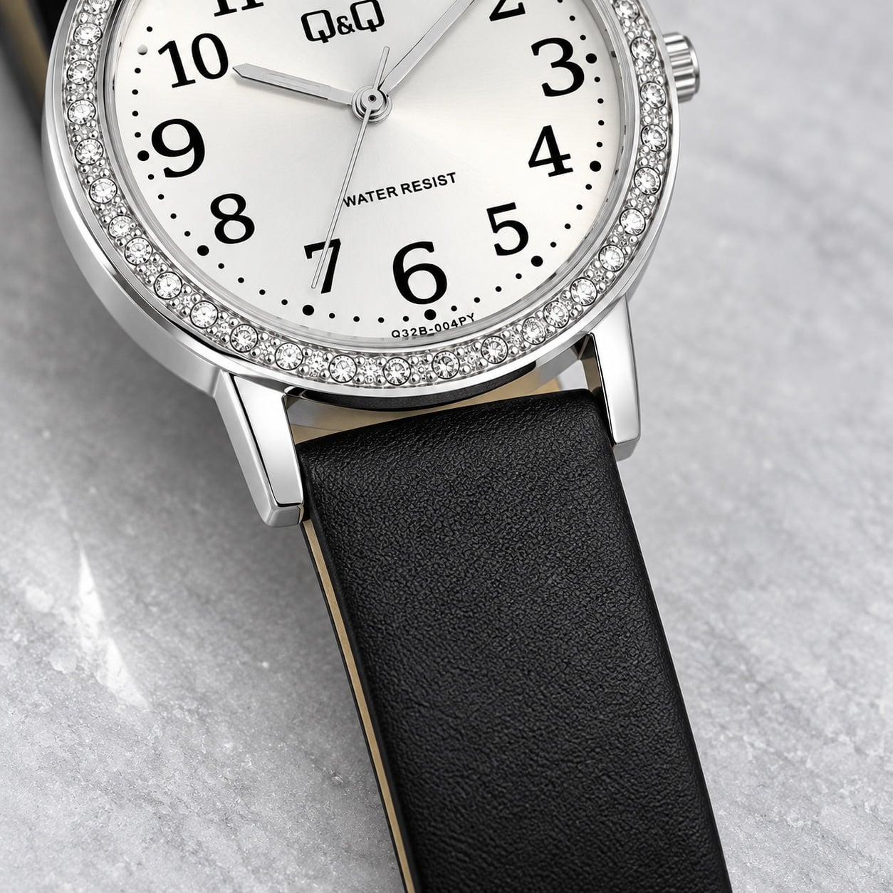 RELOJ QYQ Q32B-004PY MUJER COLOR NEGRO ESFERA BLANCA CORREA SINTÉTICA 33 MM 3 BAR - 3