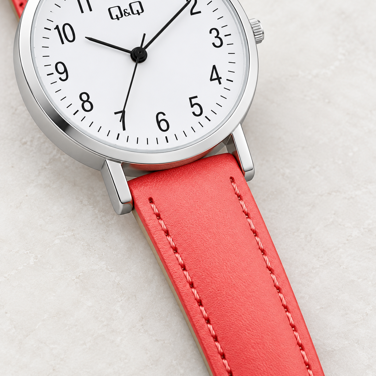 RELOJ QYQ C66A-004PY PARA MUJER COLOR ROJO CORREA DE CUERO ESFERA BLANCA 28 MM 3 BAR - 4