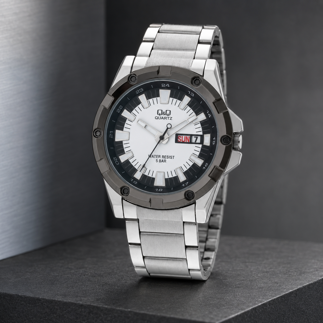 RELOJ QYQ A150J401Y PARA HOMBRE PLATEADO ACERO CON DÍA Y FECHA ESFERA BLANCA 42 MM ACUÁTICO 5 BAR - 5