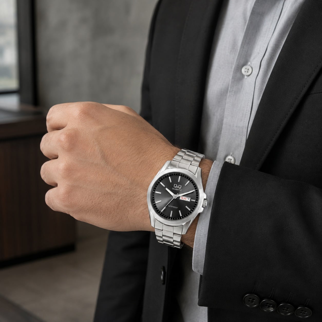 RELOJ QYQ A190-202Y PARA HOMBRE COLOR PLATEADO ESFERA NEGRA ACERO DÍA Y FECHA 41 MM ACUÁTICO 3BAR - 3