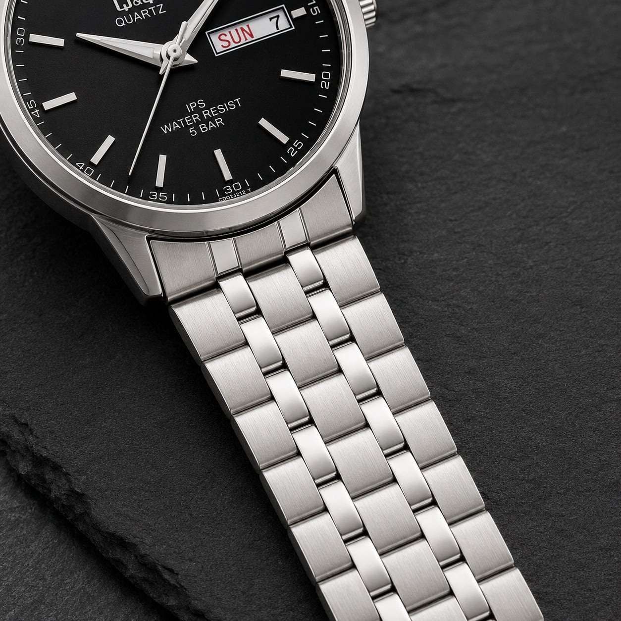 RELOJ QYQ CD02J212Y PARA HOMBRE PLATEADO ESFERA NEGRA BRAZALETE METÁLICO DÍA Y FECHA 42 MM 5 BAR - 4