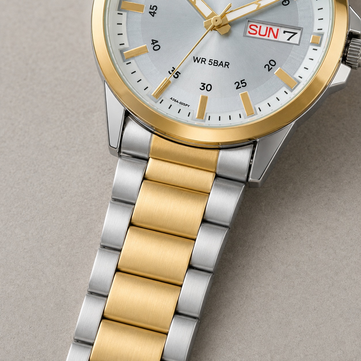 RELOJ Q&Q A36A-005PY PARA HOMBRE BICOLOR PLATEADO Y DORADO DÍA Y FECHA 42 MM 5 BAR - 4