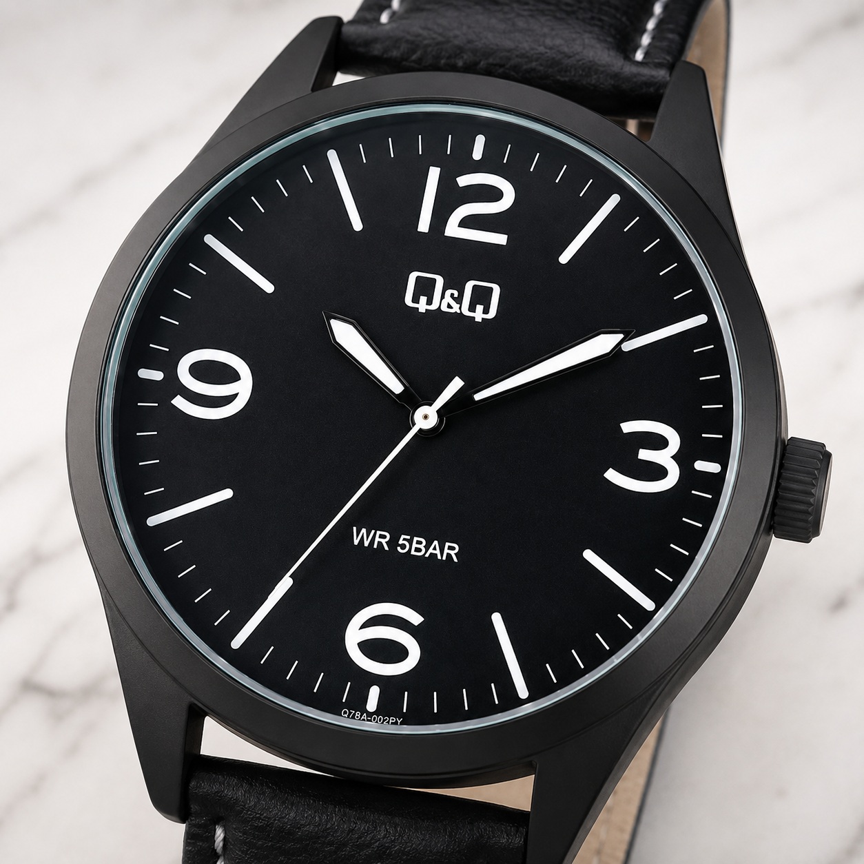 RELOJ QYQ Q77B-002PY PARA HOMBRE COLOR NEGRO ESFERA NEGRA CORREA DE CUERO 42 MM 5 BAR - 2
