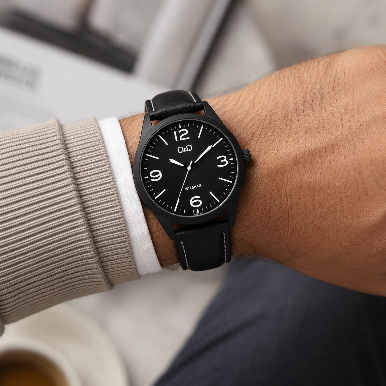 RELOJ QYQ Q77B-002PY PARA HOMBRE COLOR NEGRO ESFERA NEGRA CORREA DE CUERO 42 MM 5 BAR - 3