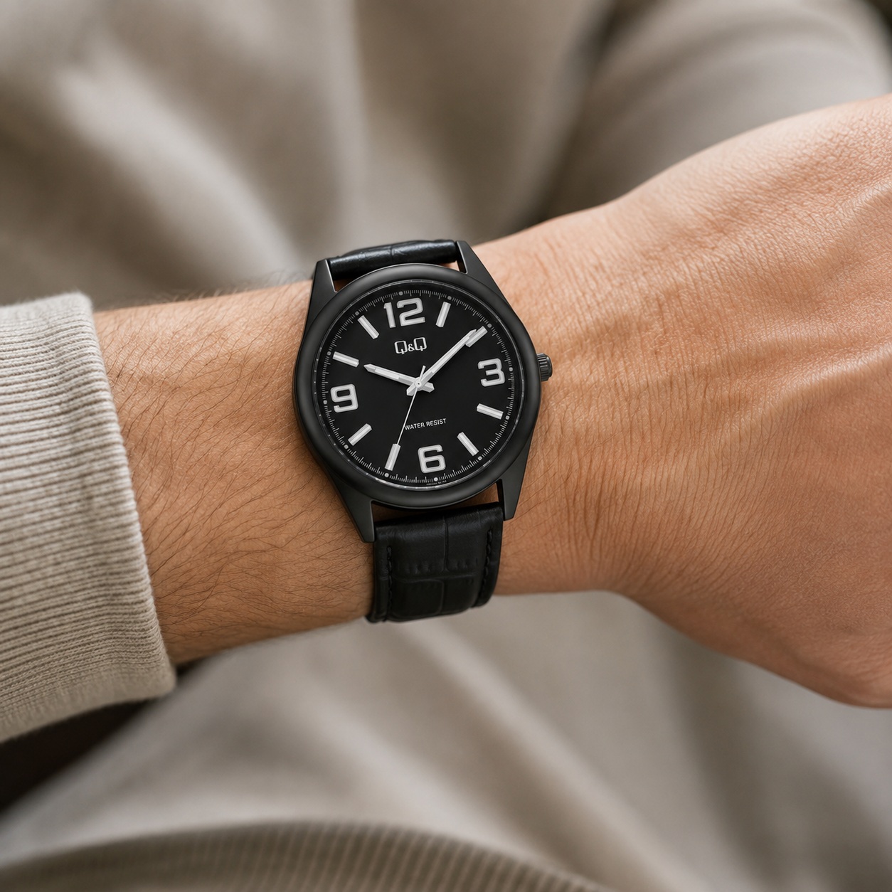 RELOJ QYQ Q68A-001PY PARA HOMBRE COLOR NEGRO ESFERA NEGRA CORREA DE CUERO SINTÉTICO 43 MM 3 BAR - 3