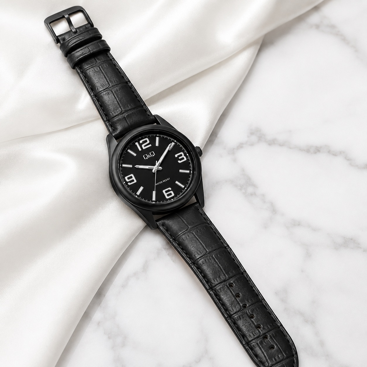 RELOJ QYQ Q68A-001PY PARA HOMBRE COLOR NEGRO ESFERA NEGRA CORREA DE CUERO SINTÉTICO 43 MM 3 BAR - 4