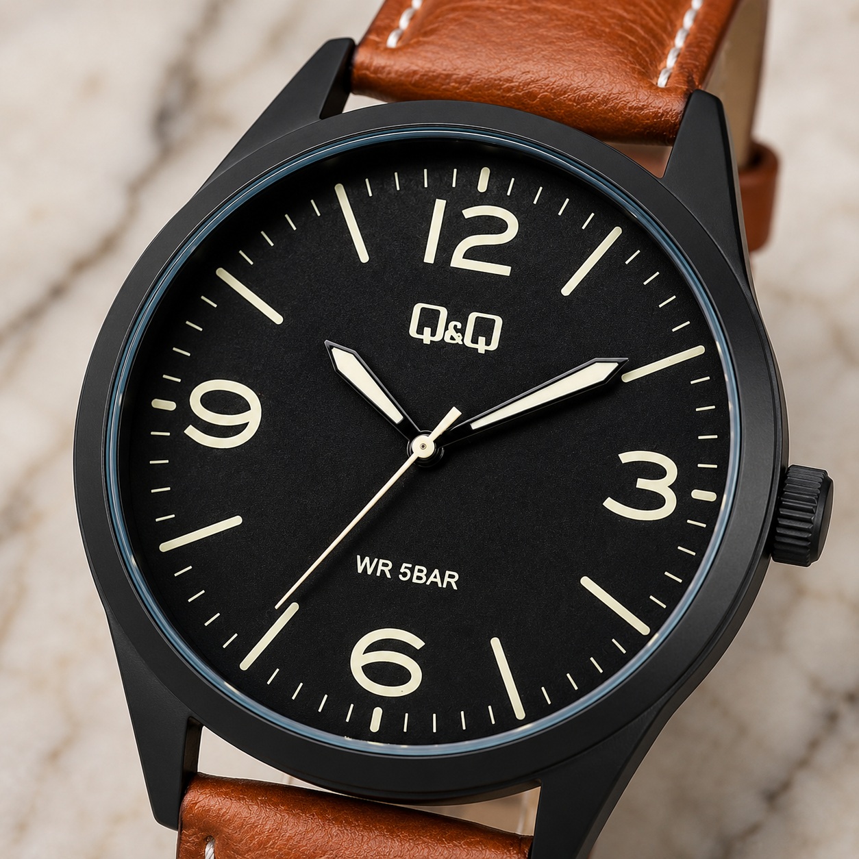 RELOJ QYQ Q77B-003PY PARA HOMBRE ESFERA NEGRA CORREA DE CUERO MARRÓN 42 MM ACUÁTICO 5 BAR - 2