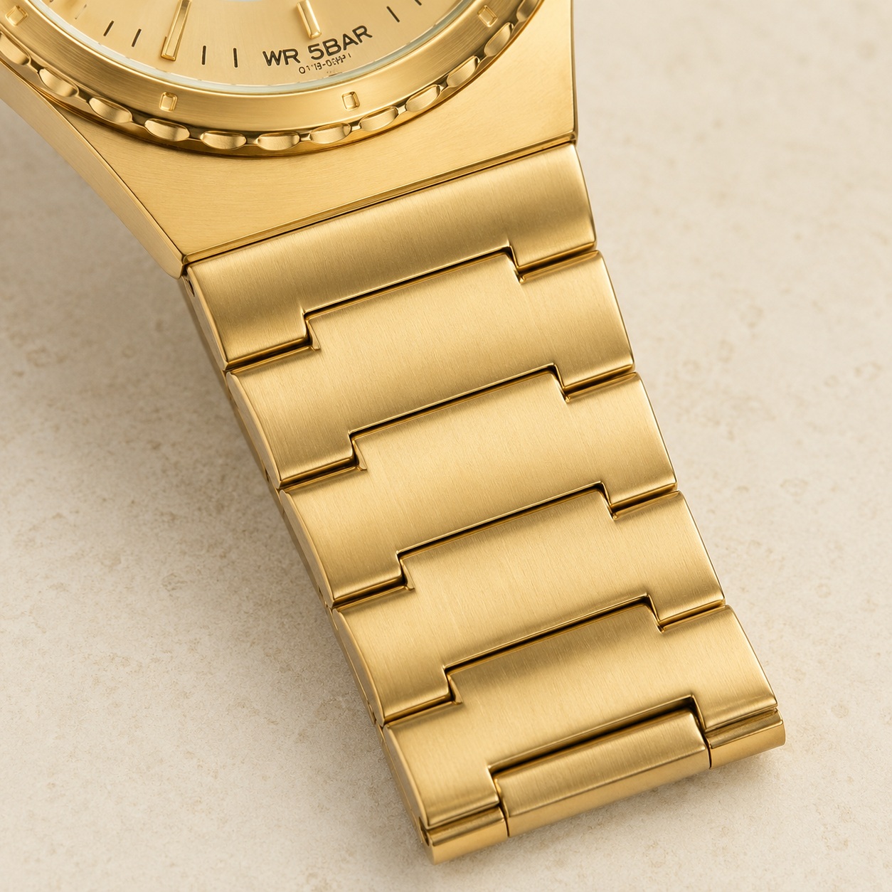 RELOJ Q&Q Q71B-003PY PARA HOMBRE DORADO ESFERA DORADA BRAZALETE METÁLICO 42 MM 5 BAR - 4