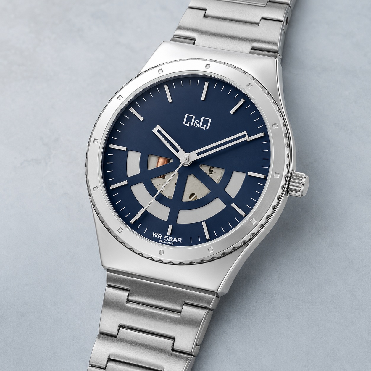 RELOJ Q&Q Q71B-002PY PARA HOMBRE PLATEADO ESFERA AZUL BRAZALETE METÁLICO 42 MM 5 BAR - 2