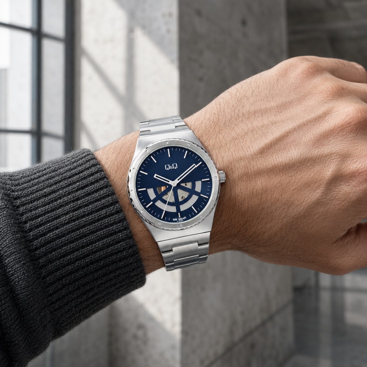 RELOJ Q&Q Q71B-002PY PARA HOMBRE PLATEADO ESFERA AZUL BRAZALETE METÁLICO 42 MM 5 BAR - 3