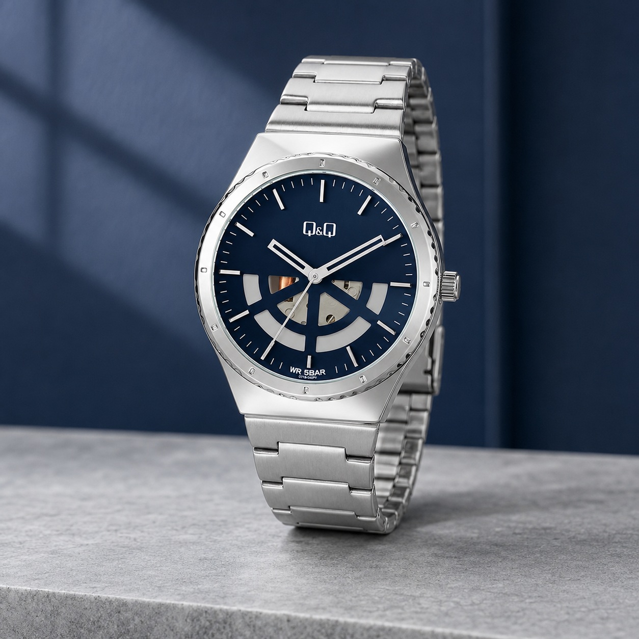 RELOJ Q&Q Q71B-002PY PARA HOMBRE PLATEADO ESFERA AZUL BRAZALETE METÁLICO 42 MM 5 BAR - 5