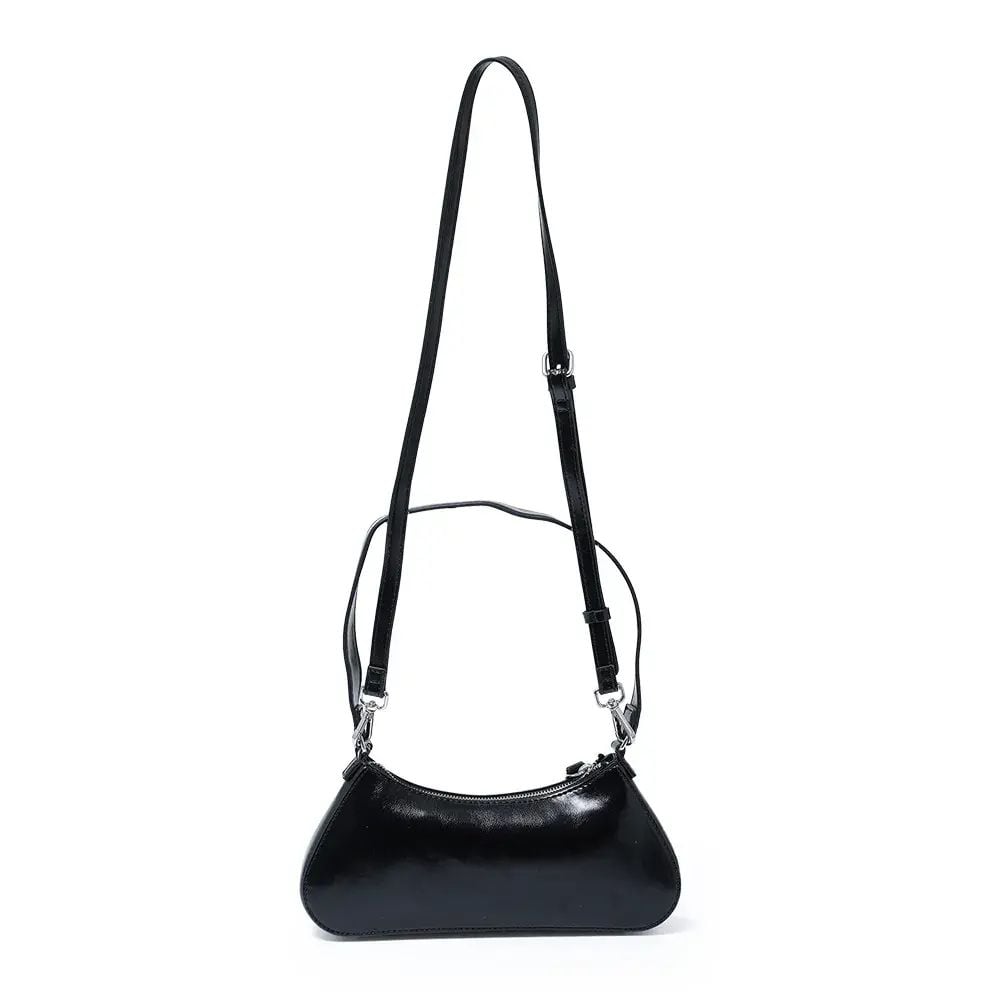 CARTERA GUESS SHOULDER BAG NEGRA CON LLAVERO DE CEREZAS Y CUENTAS - 4