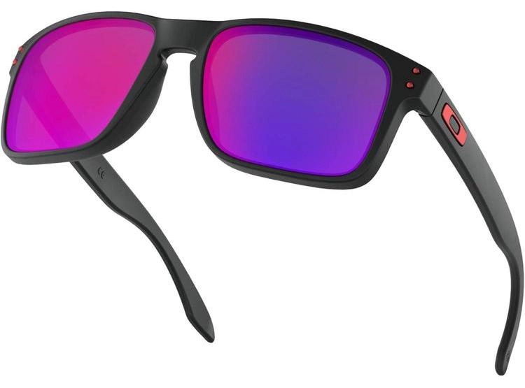 GAFAS DE SOL OAKLEY HOLBROOK NEGRAS, LENTE IRIDIO ROJO, INCLUYE KIT DE LIMPIEZA Y MICROBOLSA - 1