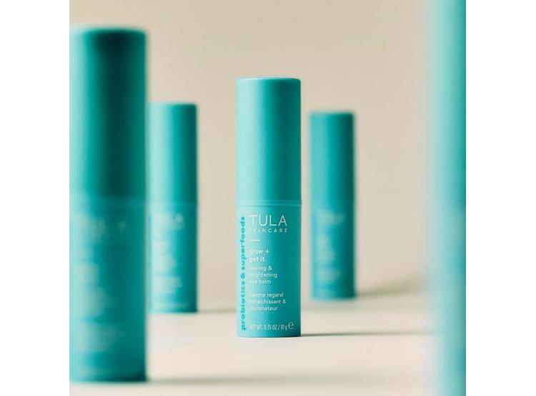 BÁLSAMO PARA OJOS TULA GLOW Y GET IT, HIDRATA E ILUMINA ÁREA DEBAJO DE OJOS, TRATA OJERAS, PORTÁTIL Y PERFECTO, 10G - 7