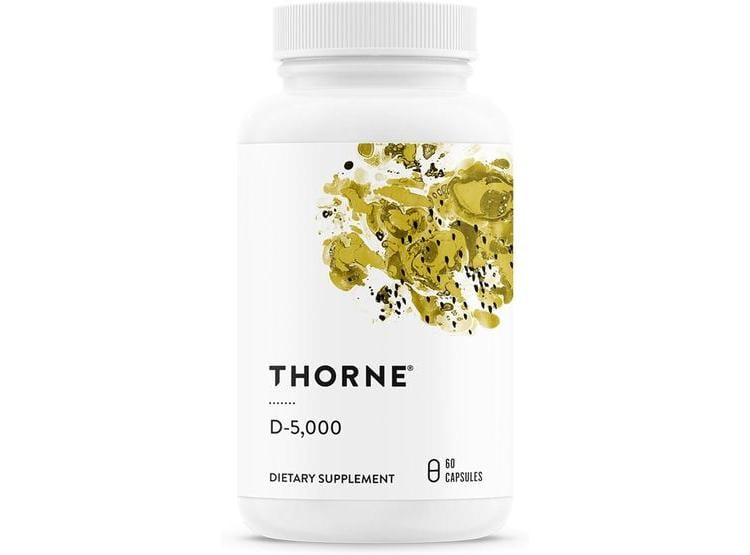 THORNE VITAMINA D3 SUPLEMENTO SALUD OSEO E INMUNE, SIN GLUTEN NI LÁCTEOS, CERTIFICADO PARA DEPORTE, 60 CÁPSULAS - 1