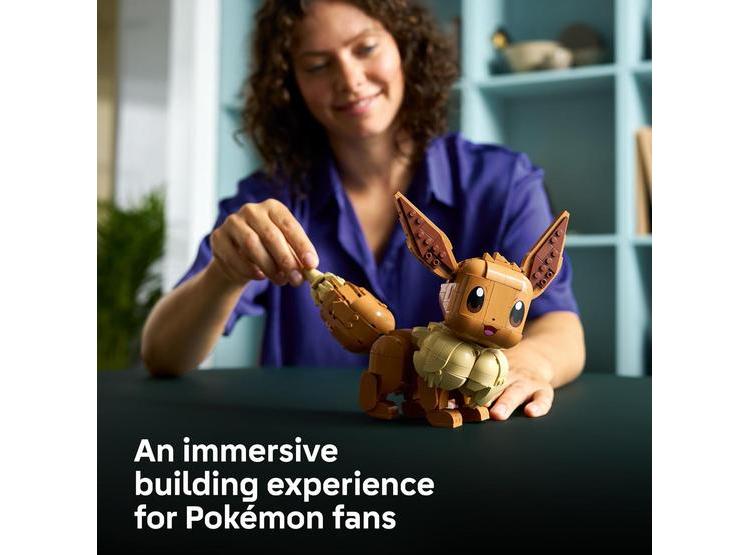 PRE VENTA LEGO POKÉMON EEVEE, SET COLECCIONABLE PARA ADULTOS, FIGURA POSABLE PARA DECORAR OFICINA, ESTANTES O ESCRITORIO - 2