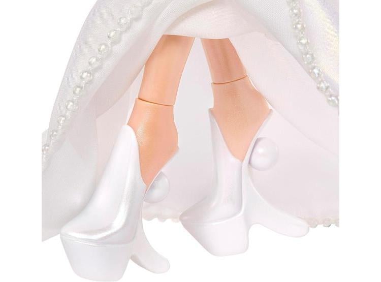 BRATZ 2025 HOLIDAYZ FROSTY NIGHTZ CLOE, MUÑECA COLECCIONISTA CON MODA Y ACCESORIOS PREMIUM DE DISEÑO NAVIDEÑO - 5