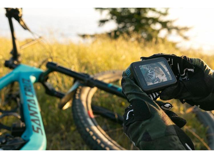 GOPRO HERO13 BLACK CON ACCESORIOS INCLUIDOS: THE HANDLER, 2 BATERÍAS, 2 SOPORTES, MICROSD 64GB Y ESTUCHE - 6