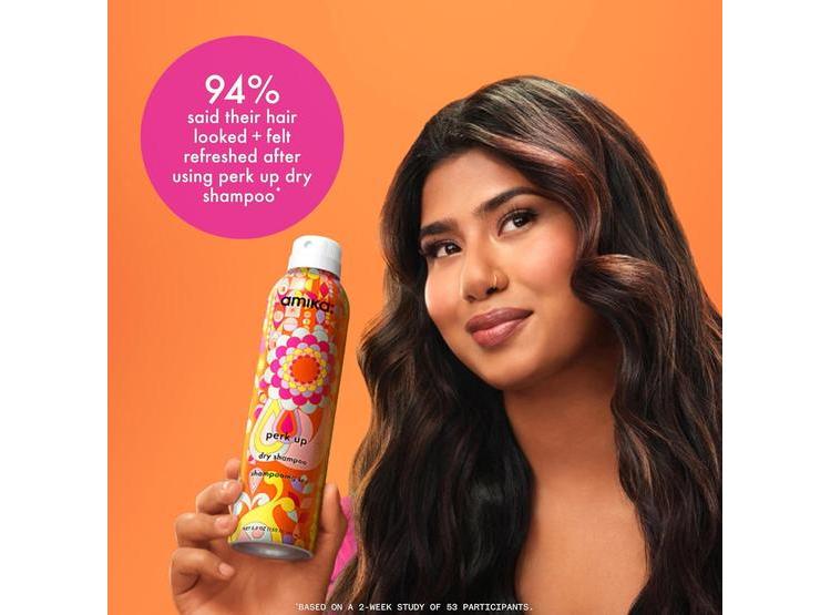 CHAMPÚ SECO AMIKA SIN TALCO REFRESCA RAÍCES CON VOLUMEN Y SIN RESIDUOS BLANCOS PARA TODO TIPO DE CABELLO - 6
